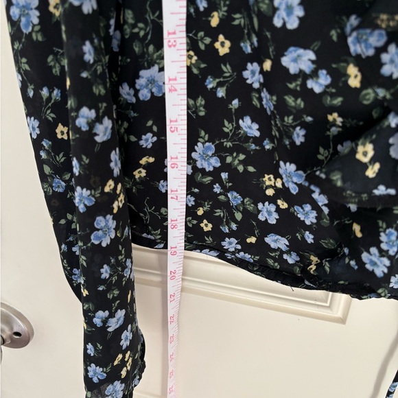 Abercrombie & Fitch Ruffle Tie Front Blouse Size Small - Picture 4 of 7